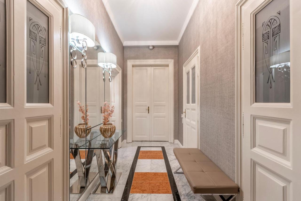 Luxury Apartment With Balcony Next To The New York Cafe Budapest Exteriör bild