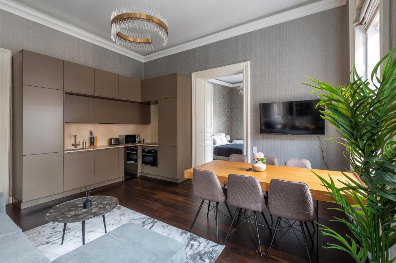Luxury Apartment With Balcony Next To The New York Cafe Budapest Exteriör bild